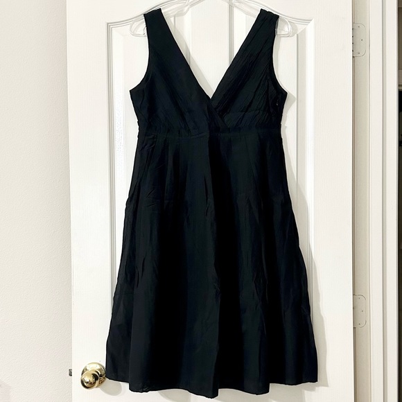 Gap Beautiful Sleeveless Fit & Flare LBD, Silk Blend, Fully Lined Midi Dress- 10 - Picture 5 of 17